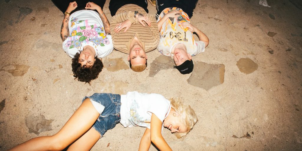AMYL AND THE SNIFFERS: a ottobre il nuovo album “Cartoon Darkness”
