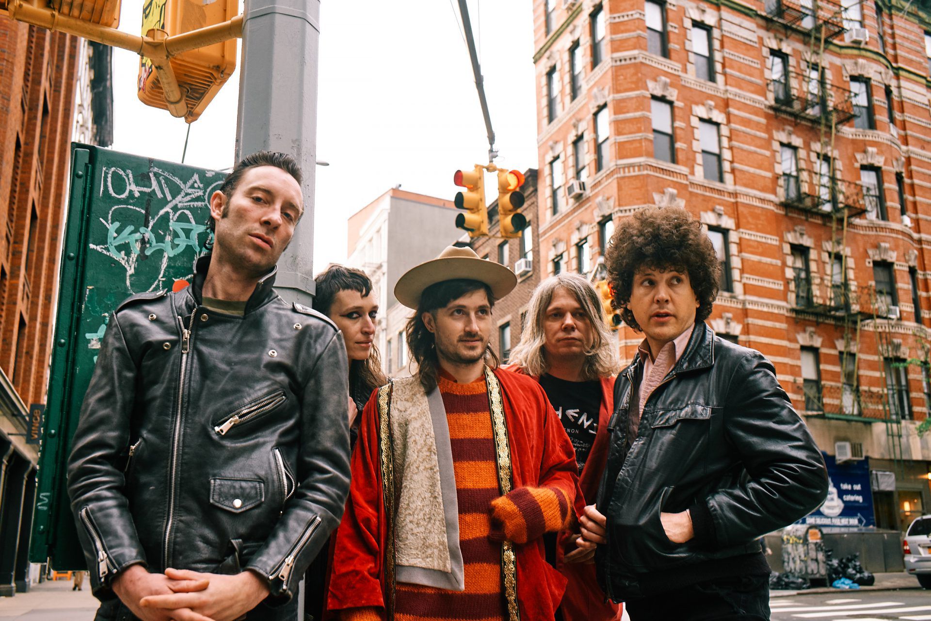 BLACK LIPS: a gennaio il nuovo album “Sing In A World That’s Falling Apart”