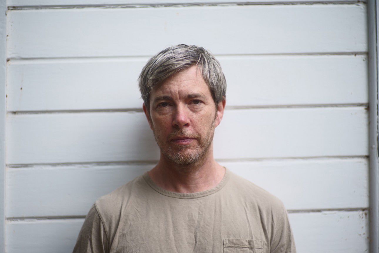 BILL CALLAHAN: a ottobre il nuovo album “YTI⅃AƎЯ”