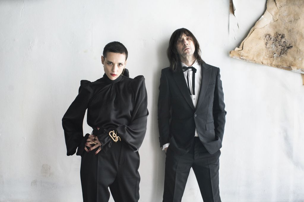 BOBBY GILLESPIE & JEHNNY BETH: a luglio il nuovo album “Utopian Ashes”