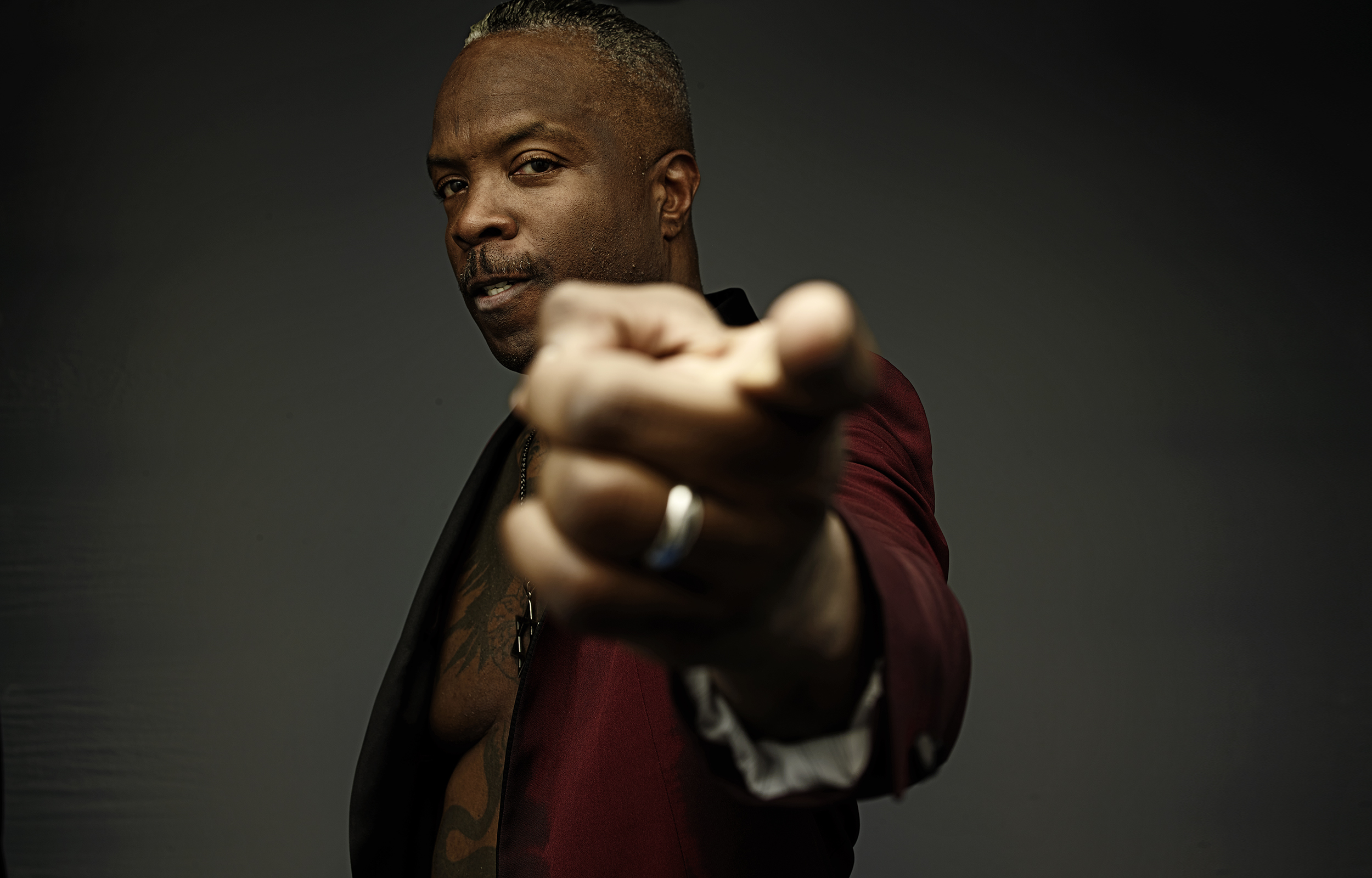 EUGENE S. ROBINSON (Buñuel): annunciato il disco di debutto solista “Eugene Sings!”