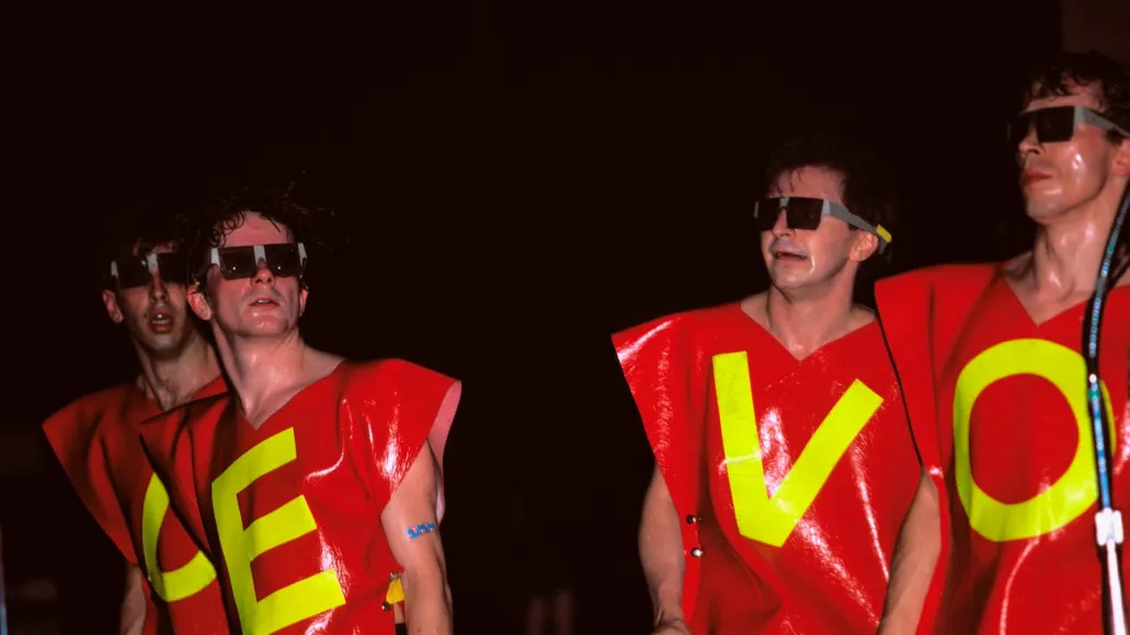 DEVO: a ottobre il box “50 Years of De-Evolution” che celebra i 50 anni dalla formazione della band