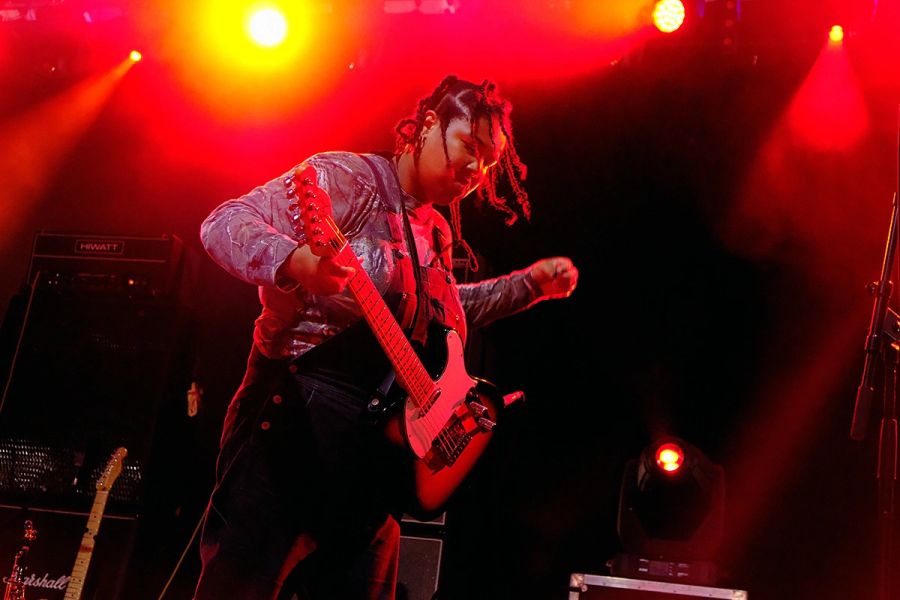 DIVIDE AND DISSOLVE: ad aprile il nuovo album “Insatiable”