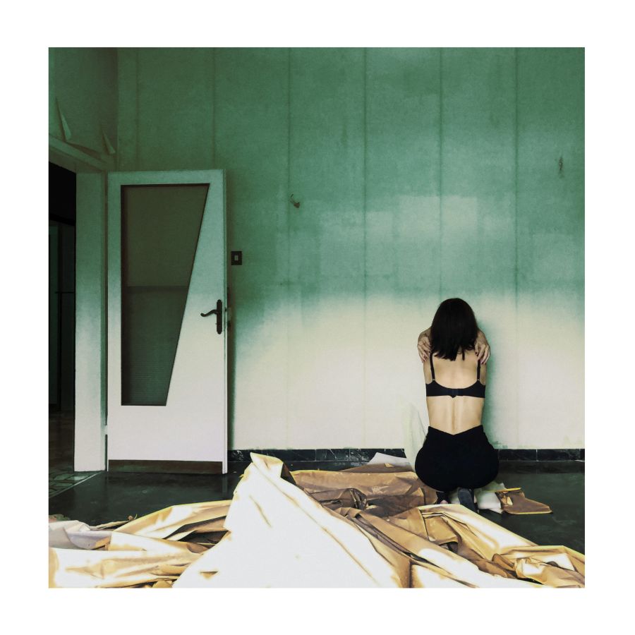 Francesca Bono – Crumpled Canvas