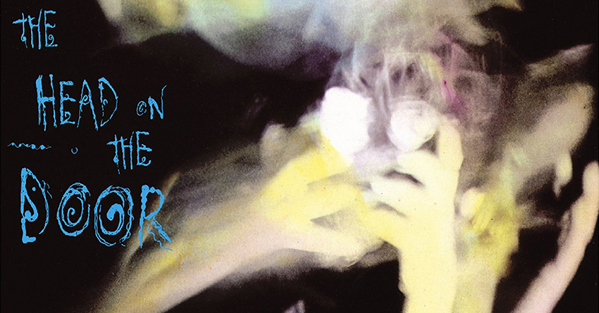 Dal goth al caleidoscopio: i Cure di “The Head on the Door”