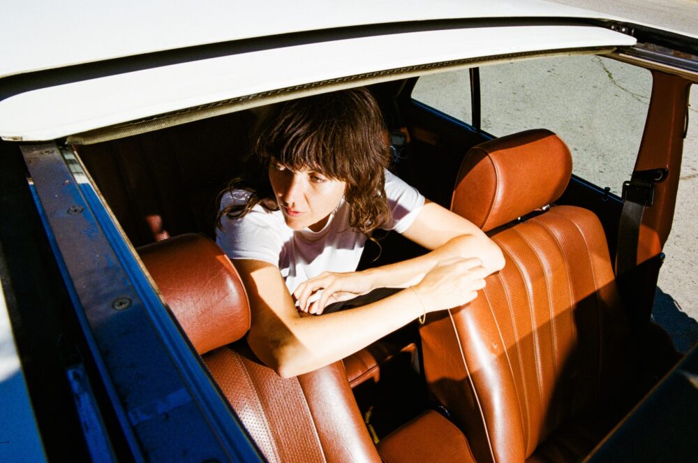 COURTNEY BARNETT: il nuovo singolo “Stay in Your Lane”