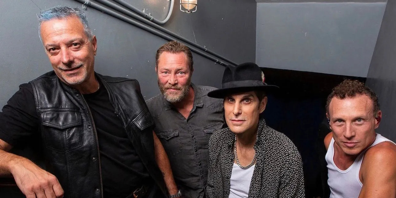 PORNO FOR PYROS: il nuovo singolo “Agua”