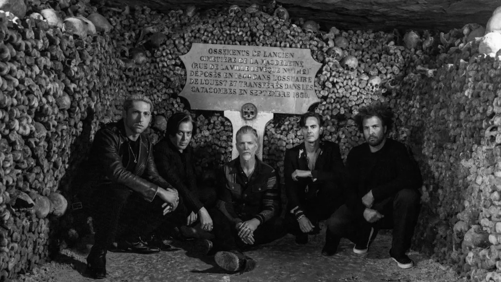 QUEENS OF THE STONE AGE: a giugno il film-concerto “Alive in the Catacombs”