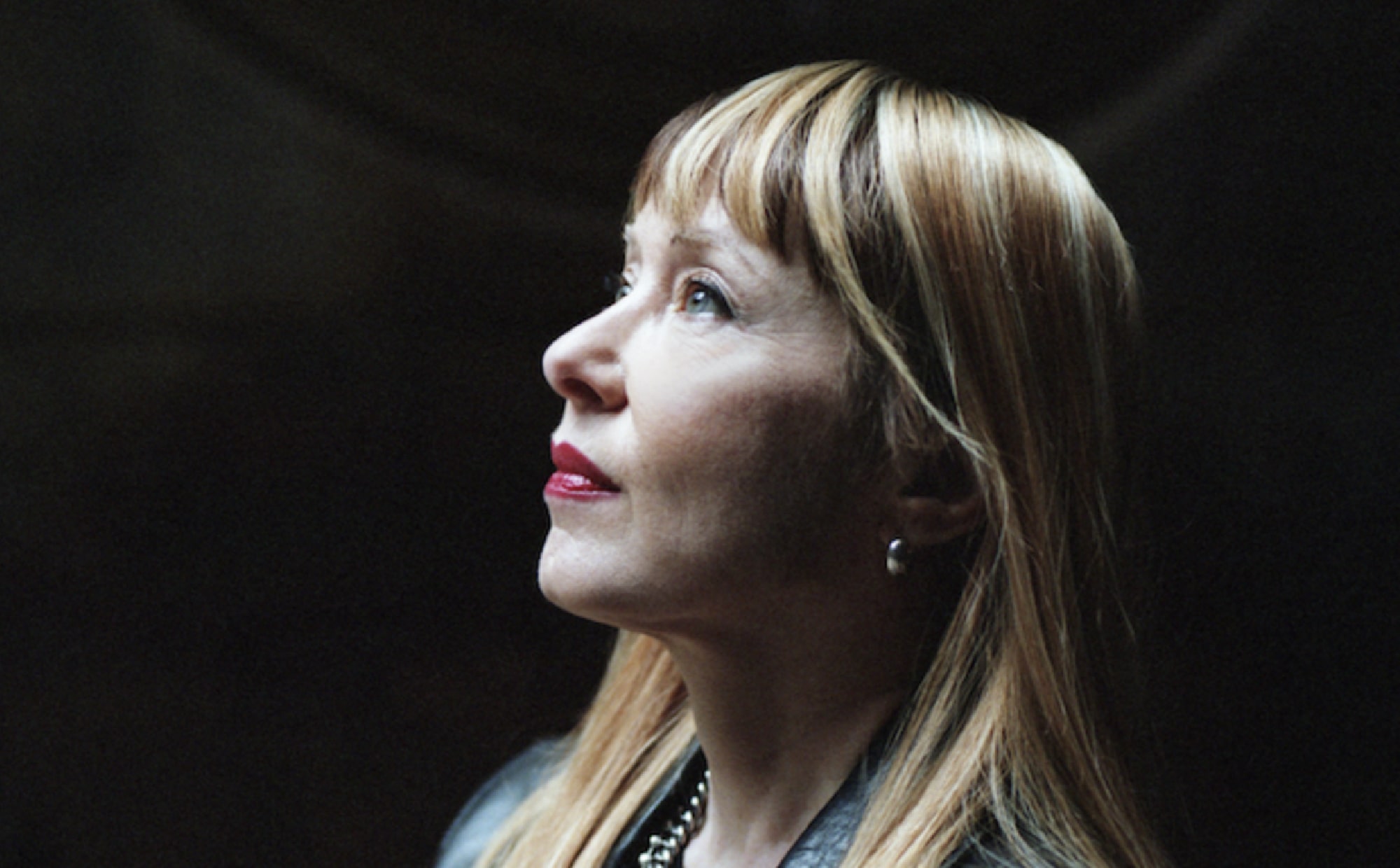 SUZANNE VEGA: a maggio il nuovo album “Flying With Angels”