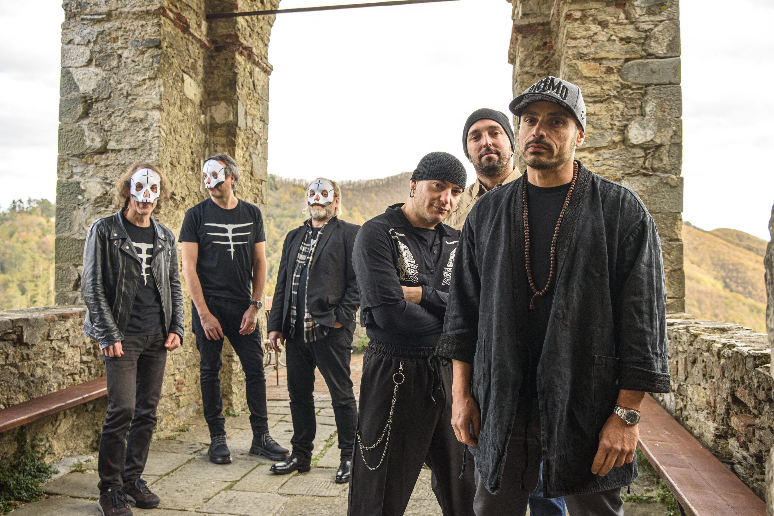 COR VELENO, TRE ALLEGRI RAGAZZI MORTI: il nuovo brano “La gente libera”