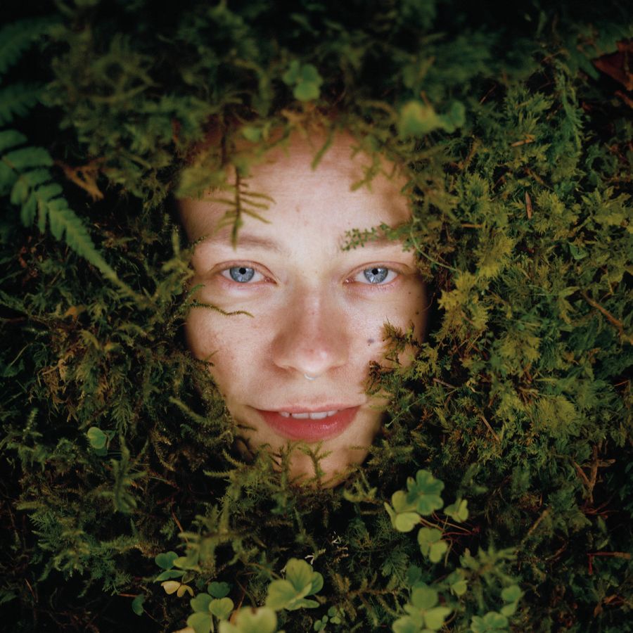 Anna B Savage – You and I are Earth