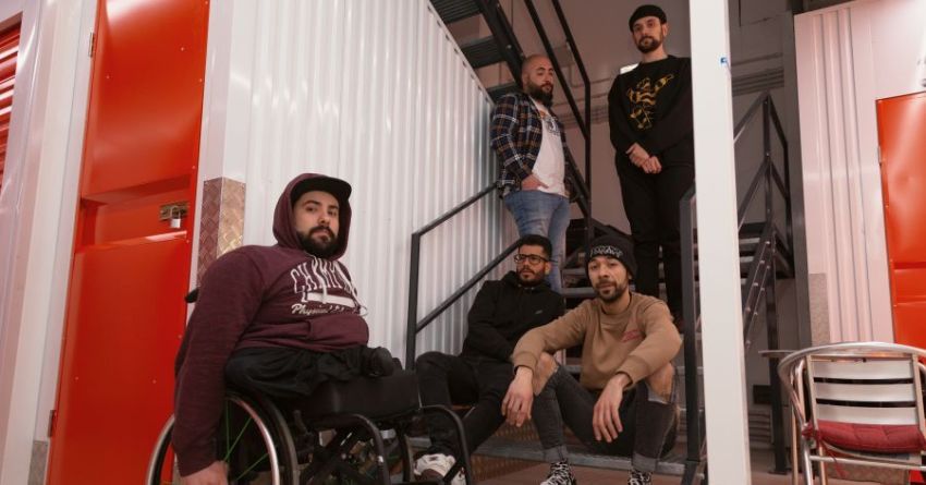 Ritorno a sorpresa per gli Amesua: in esclusiva il video del nuovo singolo “Costruire dalla sabbia”