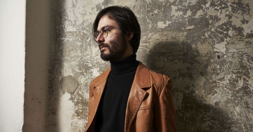 “Piumaggi”, il nuovo singolo di Davide Andreoni anticipa l’uscita dell’album di debutto “Fossili”