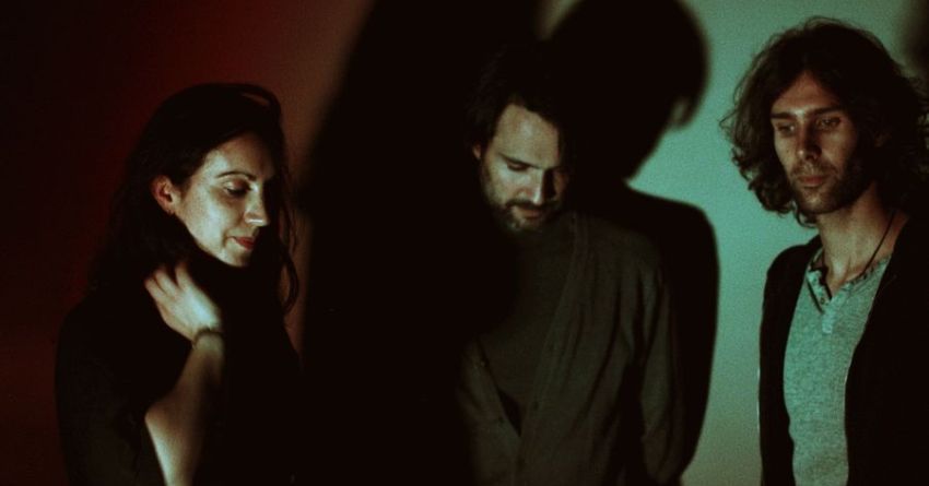 “Aurora (Vi ska sova)”: il rituale catartico dei Bank Myna, tra post-rock, drone e sperimentazione