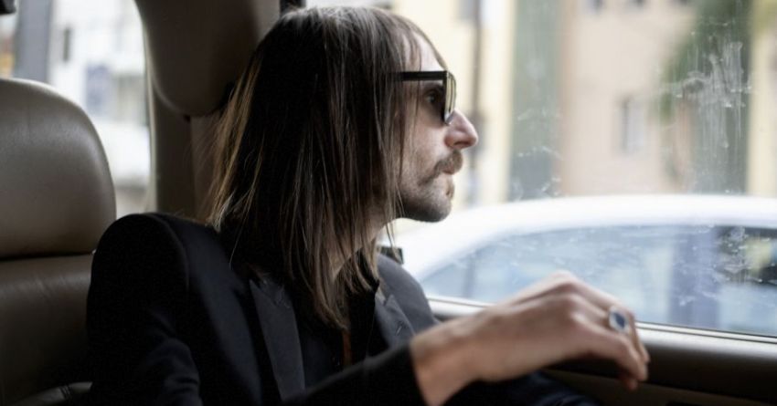 A spasso tra musica e parole: un dialogo vivido con Francesco Bianconi