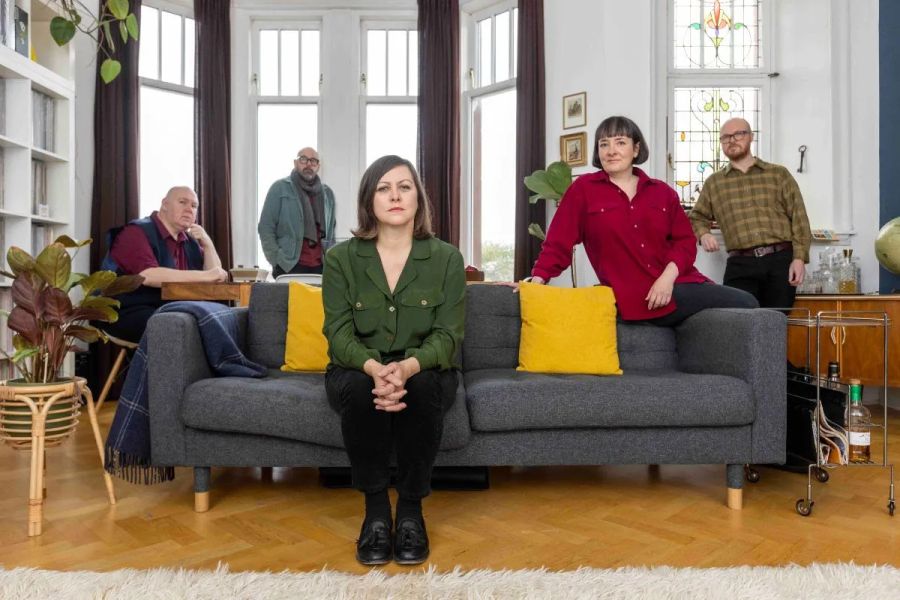 CAMERA OBSCURA: a maggio il nuovo album “Look to the East, Look to the West“