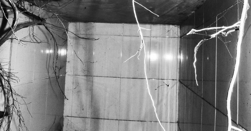 “A Chronicle” è la nuova collaborazione dei Larsen con l’artista Jacopo Benassi: un viaggio aurale-visivo in anteprima assoluta