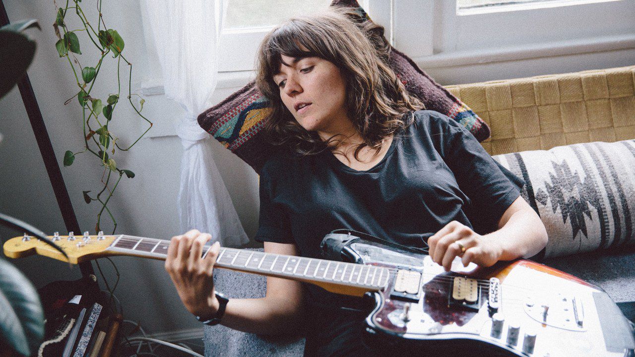 COURTNEY BARNETT: il nuovo singolo “City Looks Pretty”