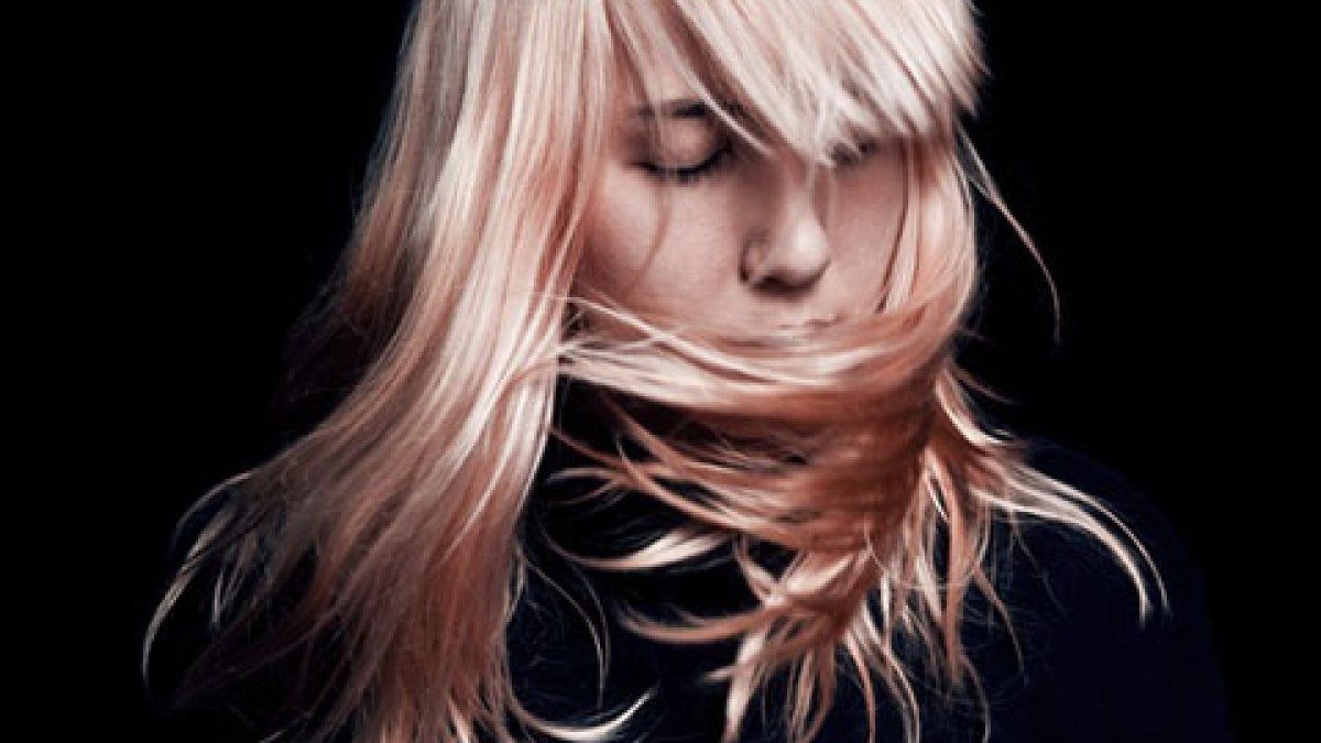 AUSTRA: il video del nuovo singolo “Risk It”