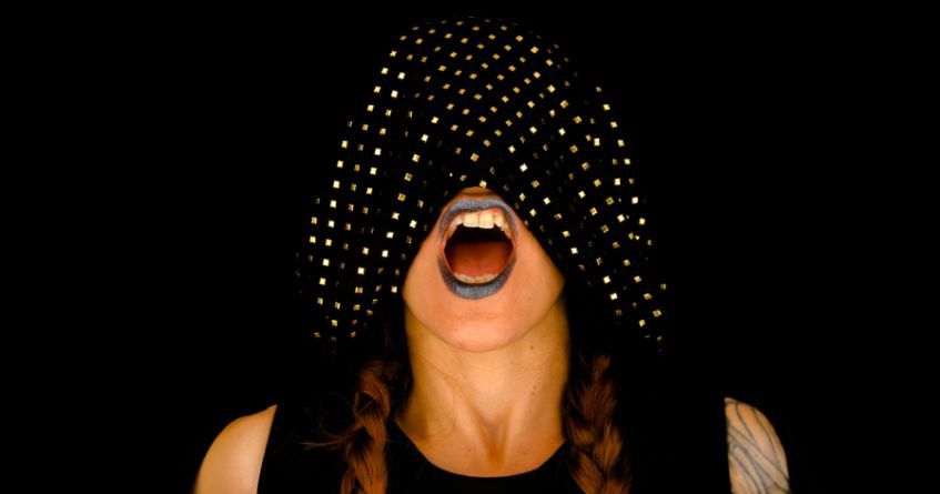 Per trovare la luce è necessario accogliere l’oscurità: “Abyss” è il nuovo singolo di Dalila Kayros