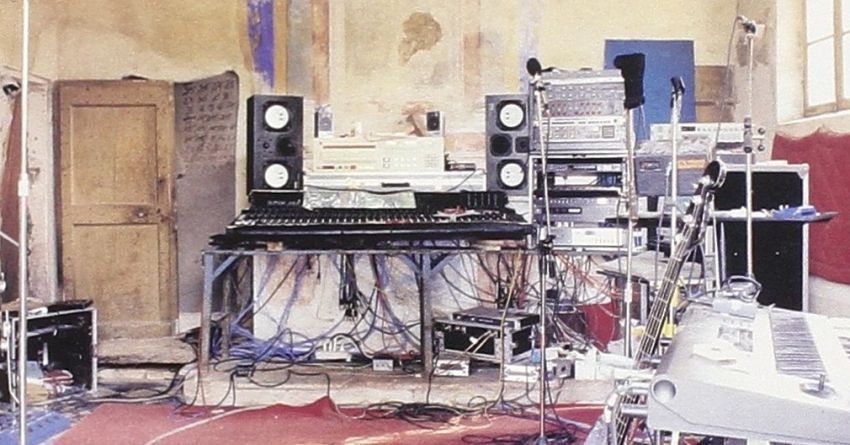 Il mondo si sgretola, rotola via: 30 anni di “Epica Etica Etnica Pathos”