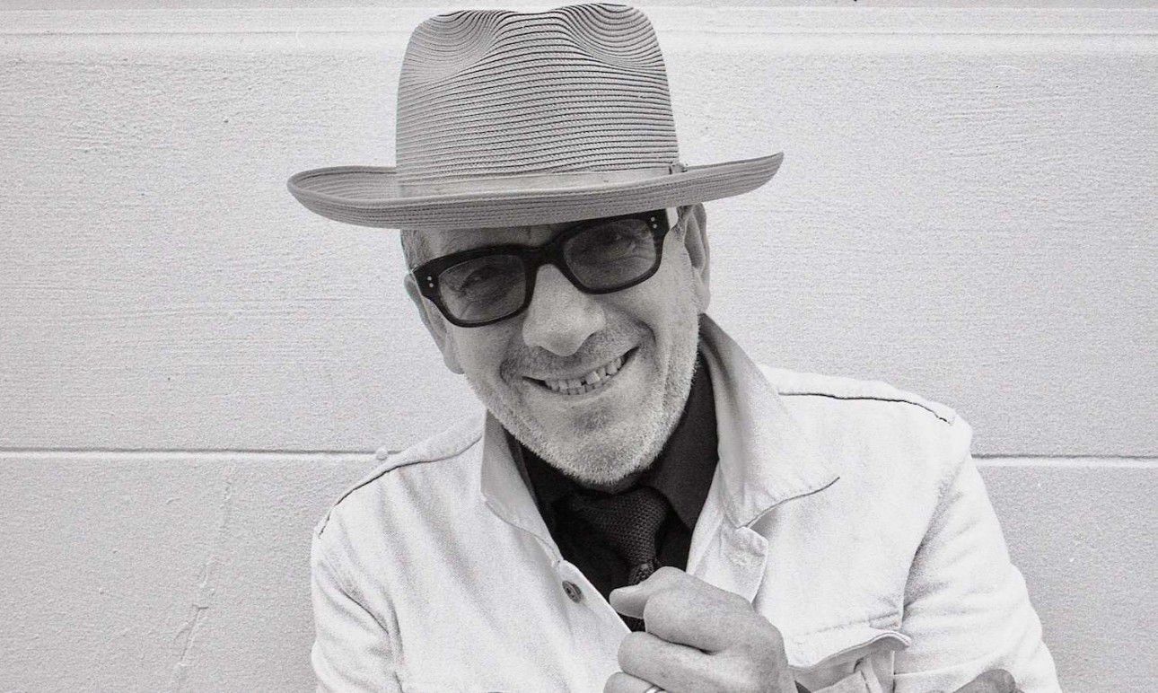 ELVIS COSTELLO: il nuovo singolo “No Flag”