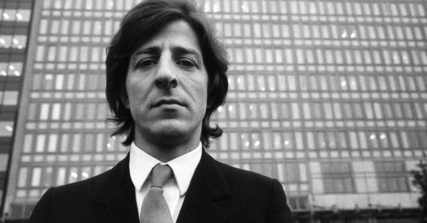 Vent’anni senza il signor G: quanto manca oggi l’ironia garbata di Gaber?