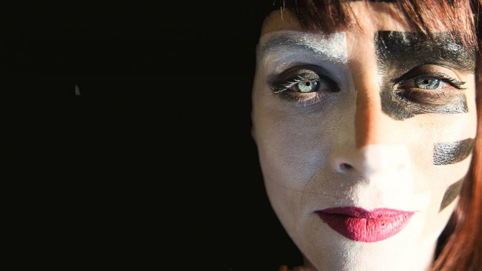 JULIE CHRISTMAS (ex-Made Out Of Babies): il nuovo brano “Not Enough”