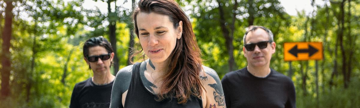 LAURA JANE GRACE & THE DEVOURING MOTHERS: a novembre esce il nuovo album “Bought To Rot”