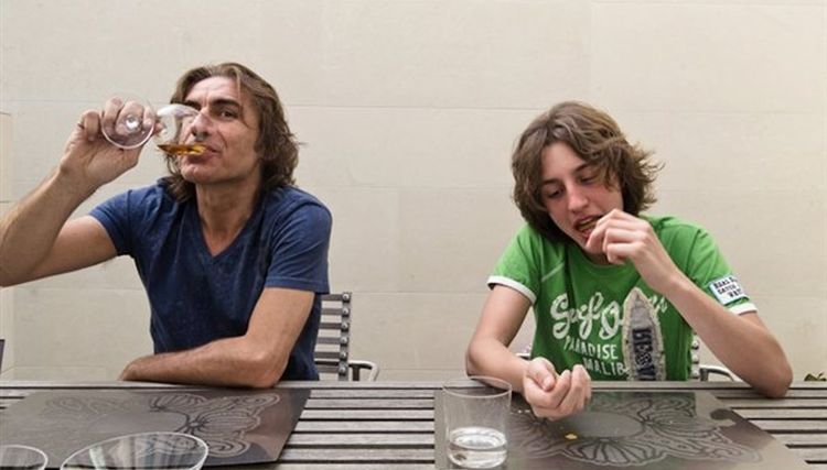 Il figlio di LIGABUE ascolta i CANNIBAL CORPSE