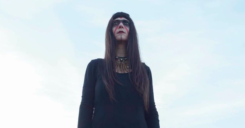 Ad aprile esce “Mana”, il nuovo album di Lili Refrain. In esclusiva lo streaming del nuovo singolo “Mami Wata”