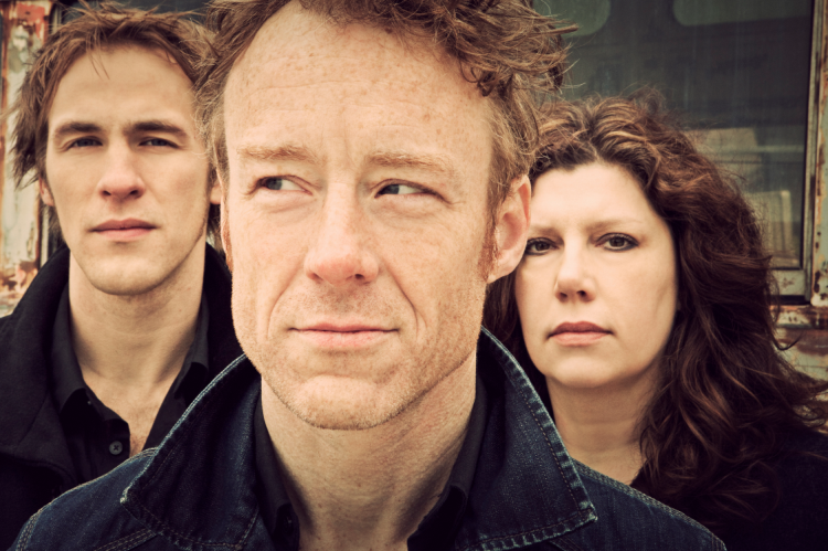 LOW: ecco il nuovo pezzo “Plastic Cup”