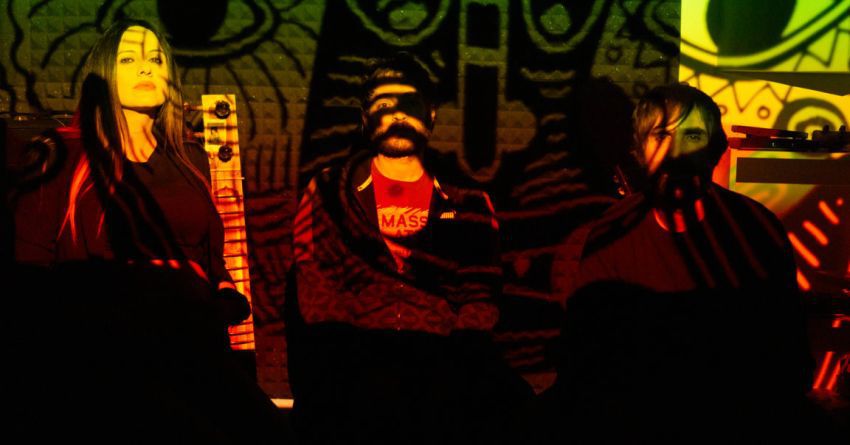 Première: MODERN STARS – Silver Needles