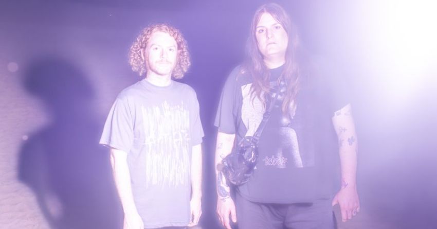 Insieme siamo molto più potenti: “It Is It Everything” è il nuovo singolo di James Ginzburg e Ziúr (Myxomy)