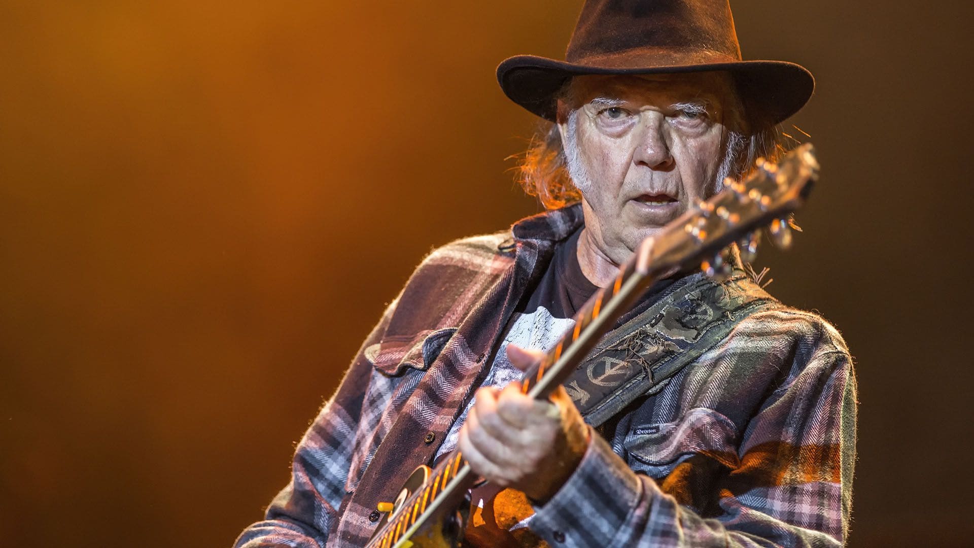 NEIL YOUNG: a dicembre l’album acustico “Before and After”