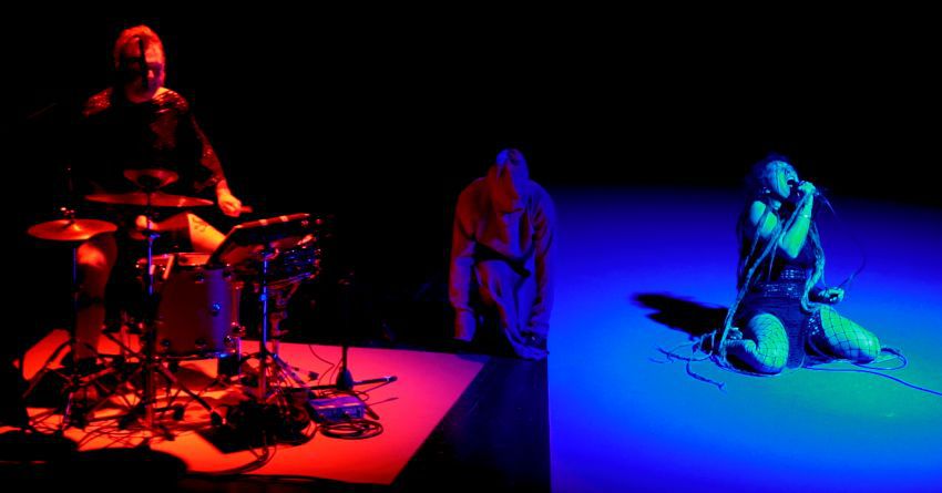 La danza degli OvO con il gruppo nanou nel nuovo video di “Miasma”