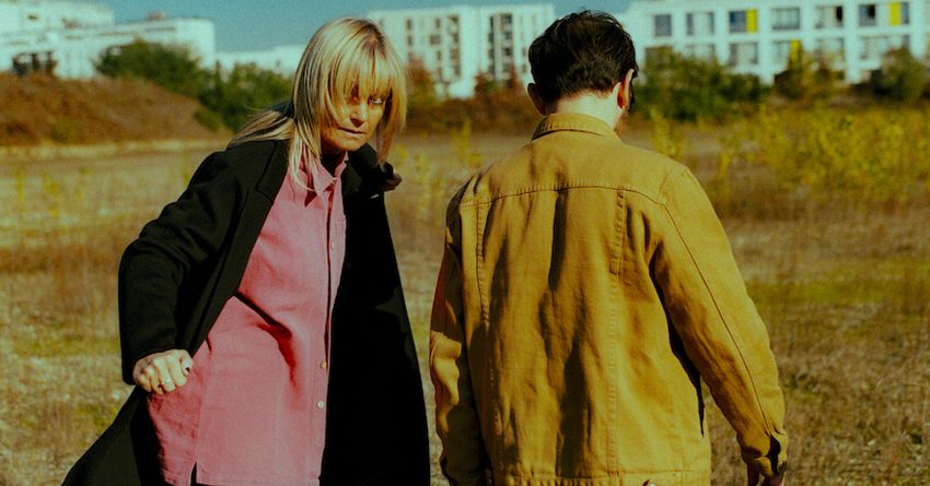 Immobili ad osservare il presente: “Frozen Roses” è il nuovo singolo dei Pinhdar