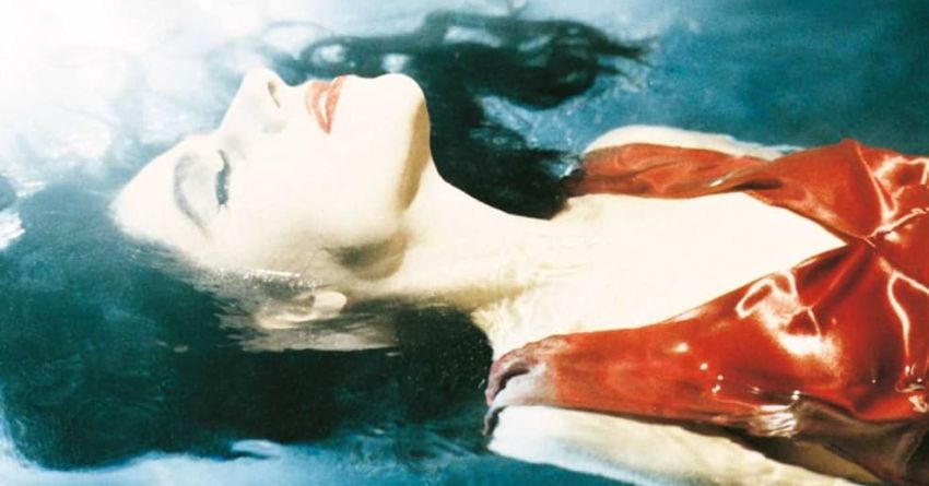 30 anni di “To Bring You My Love”: “PJ Harvey canta il blues con più distorsione, sesso e omicidi di quanto tu ricordi”