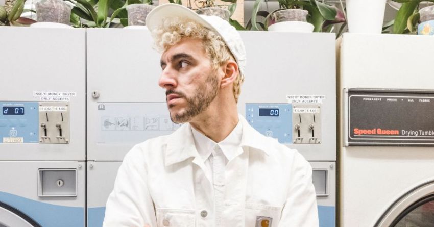 Un ipnotico sogno synth-pop in “Growing Strong”, singolo di debutto di Radio Trapani