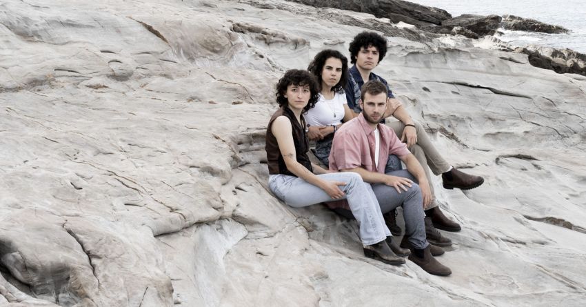 Stanze in riva al mare: in anteprima lo streaming di “Rivers And Beds”, album di debutto dei Rooms By The Sea