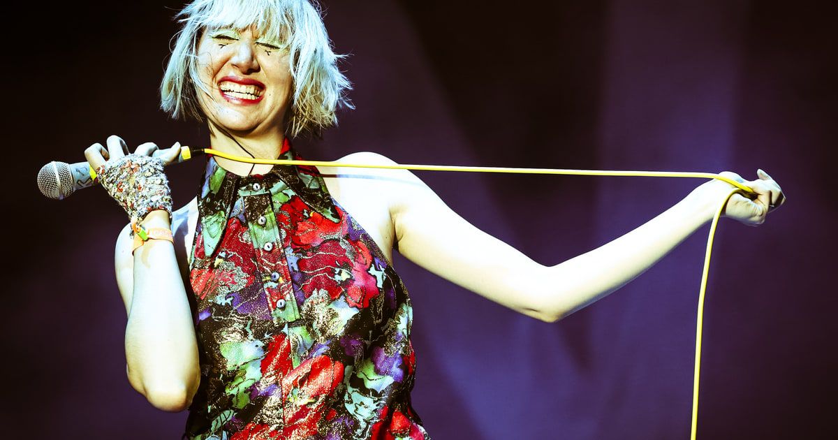 KAREN O (Yeah Yeah Yeahs): il nuovo brano “YO! MY SAINT”