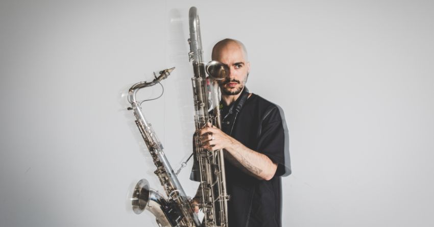 Ripensare il sassofono, tra drone music e pulsazioni elettroniche: “New Rise” è il nuovo singolo di Marco Scipione