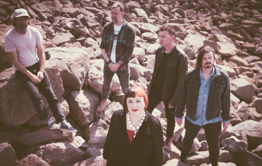 SLOWDIVE: a settembre il nuovo album “Everything Is Alive”