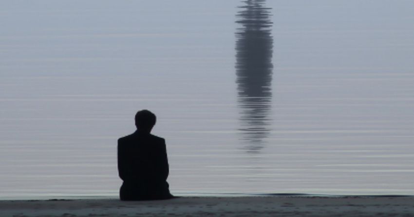 “Specchi d’acqua” di Massimiliano Nuzzolo, romanzo che ci porta alla fine del tempo e dello spazio conosciuti