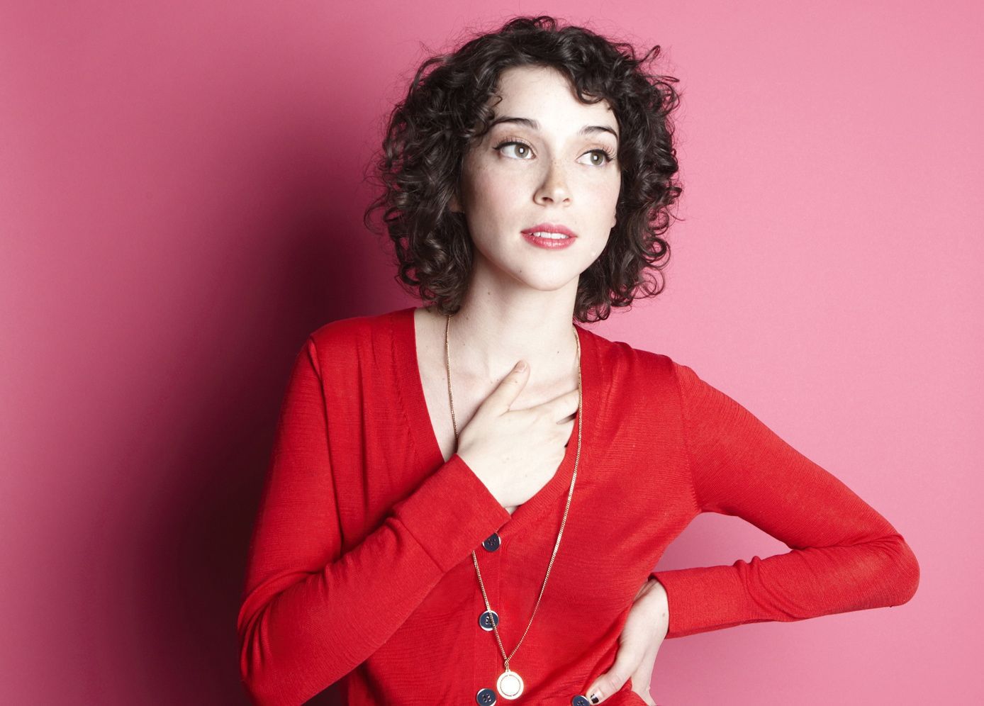 ST. VINCENT: due date in Italia a novembre
