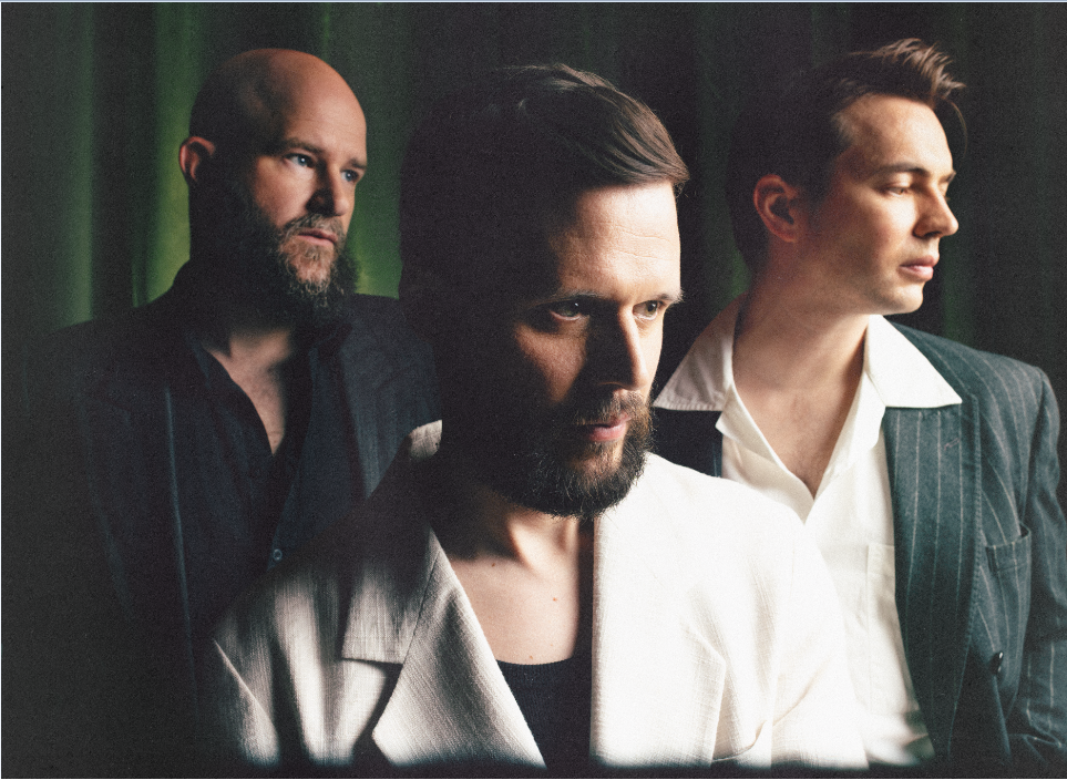 WHITE LIES: il nuovo brano “Nothing on Me”