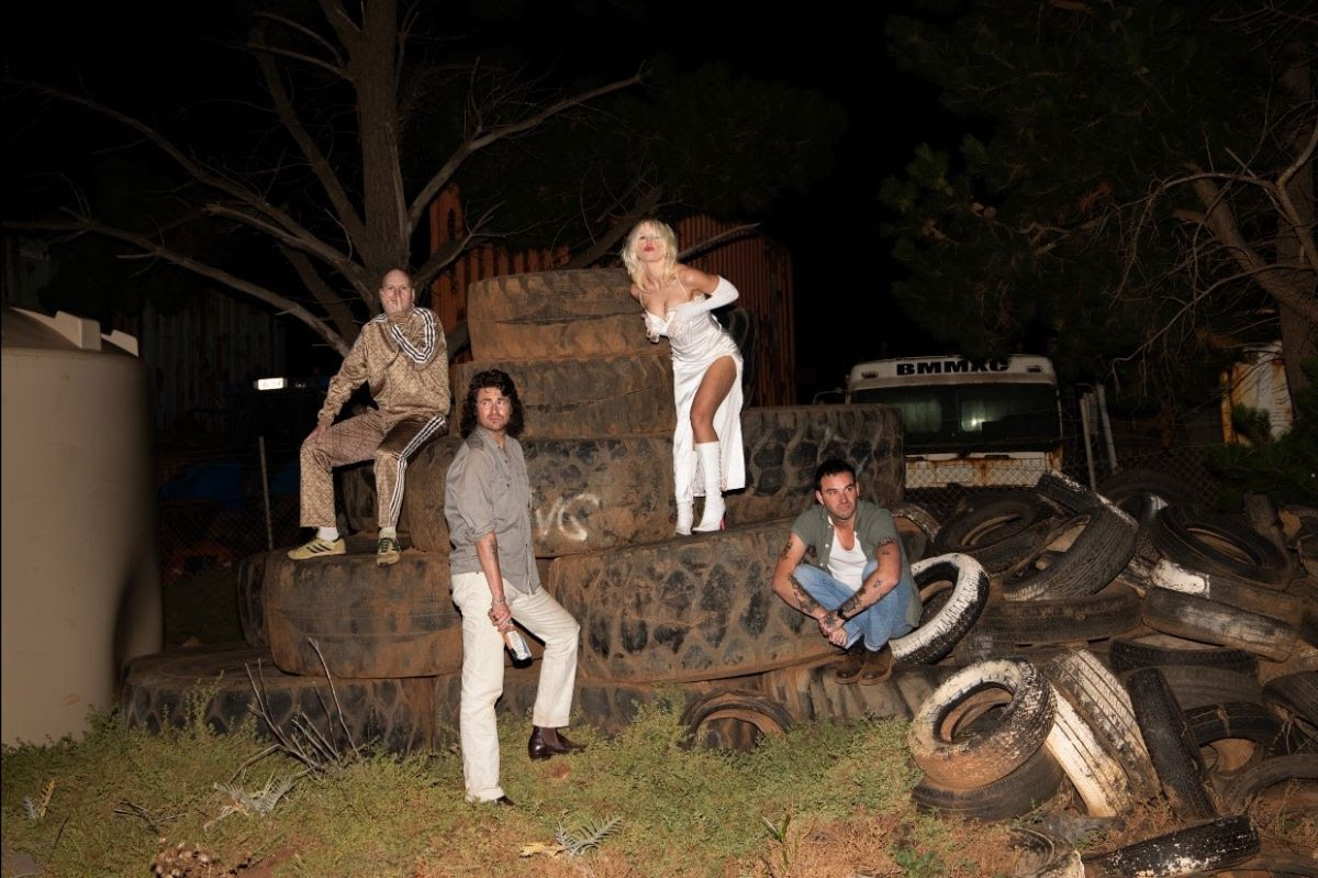 AMYL & THE SNIFFERS: il video del nuovo singolo “U Should Not Be Doing That”