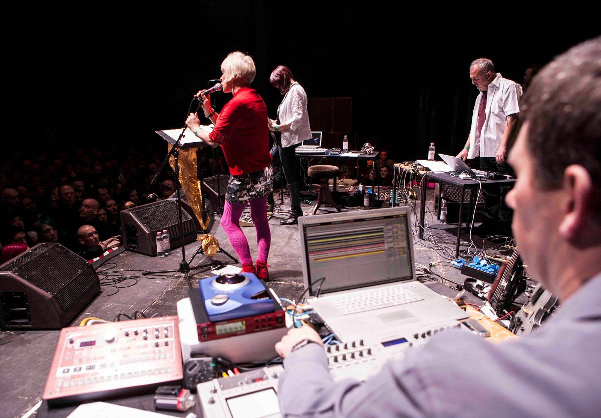 THROBBING GRISTLE: a maggio l’album dal vivo “Live at the Volksbühne Berlin, New Year’s Eve 2005”