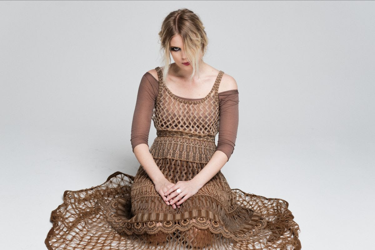 MYRKUR: il nuovo singolo “Dronning Ellisiv”