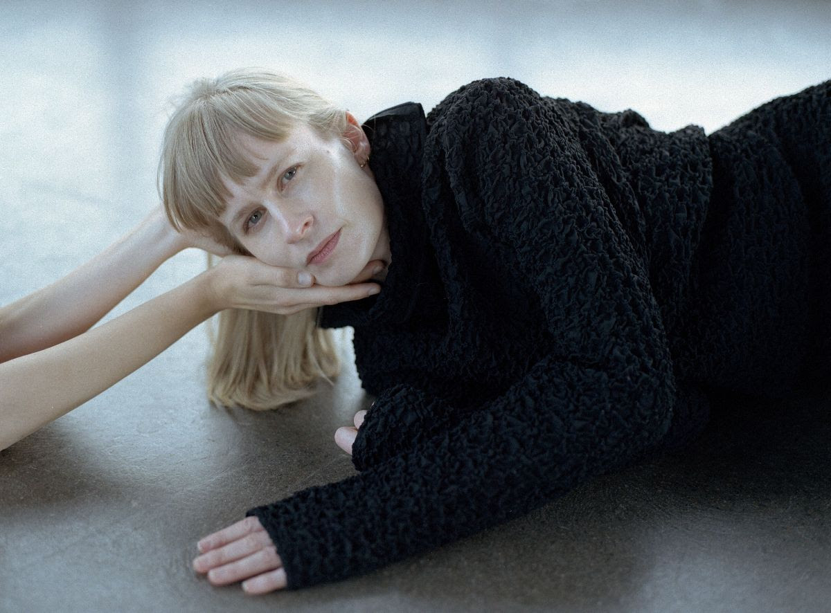 JENNY HVAL: a maggio il nuovo album “Iris Silver Mist”